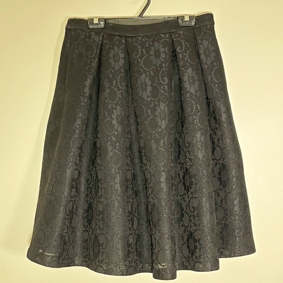 NWT Karl Lagerfeld Black Lace Midi Skirt with Pockets - Picture 4 of 6